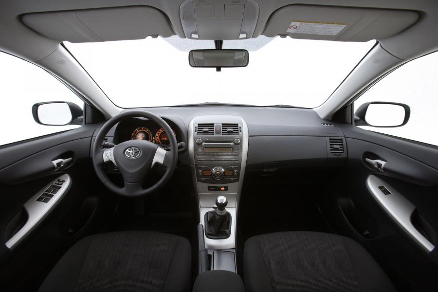 Торпедо Toyota Corolla 2007 года  (EU) (фото 23 из 38)